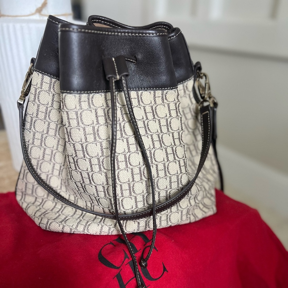 Carolina Herrera Shopping bucket handbag in great condition! Genuine!